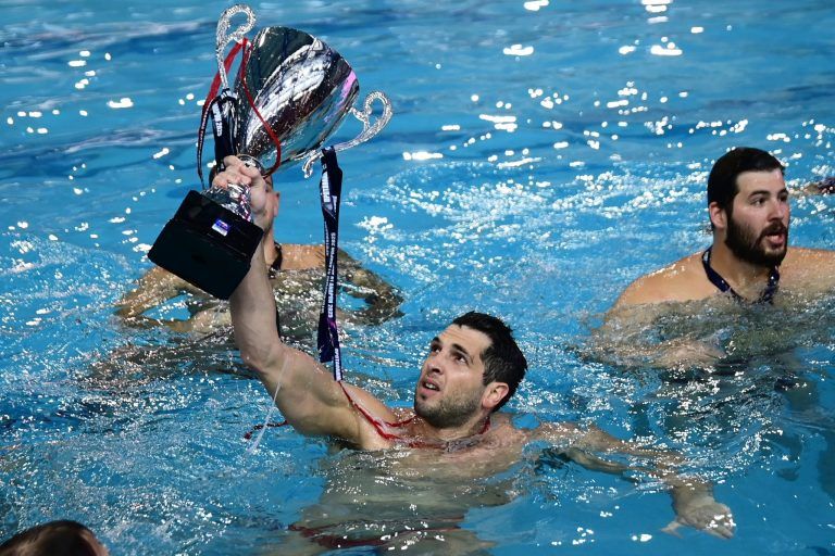 Ολυμπιακός: Η απονομή του τροπαίου στους πρωταθλητές (vid)