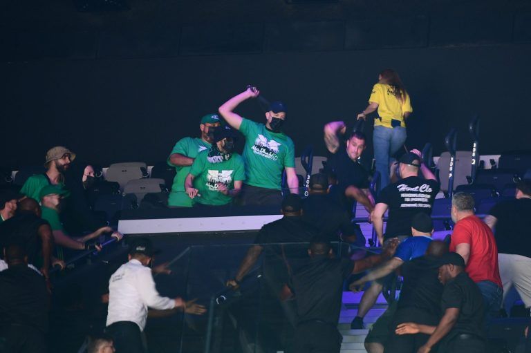 Euroleague: Ένταση μεταξύ των οπαδών του Ολυμπιακού και του Παναθηναϊκού στην «Etihad Arena» (pics)