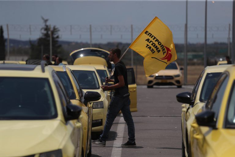 Πορεία ταξί στο αεροδρόμιο «Ελ. Βενιζέλος» – Τι ζητούν οι αυτοκινητιστές από την κυβέρνηση