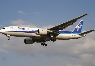 Πανικός στον αέρα: Επιβάτης προσπάθησε να ανοίξει πόρτα αεροπλάνου σε πτήση