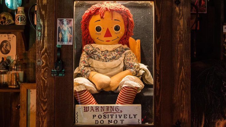 Πανικός στα social για την «εξαφάνιση» της Annabelle – Η αλήθεια για την «δαιμονισμένη» κούκλα