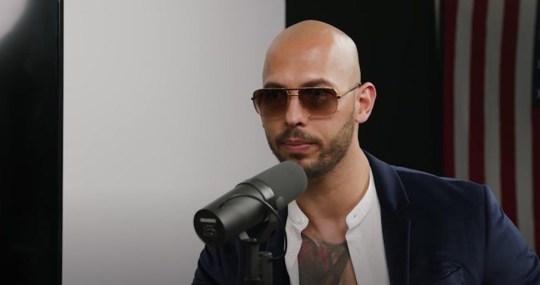 Ηνωμένο Βασίλειο: Ο Άντριου Τέιτ και ο αδελφός του κατηγορούνται για βιασμό και σωματεμπορία