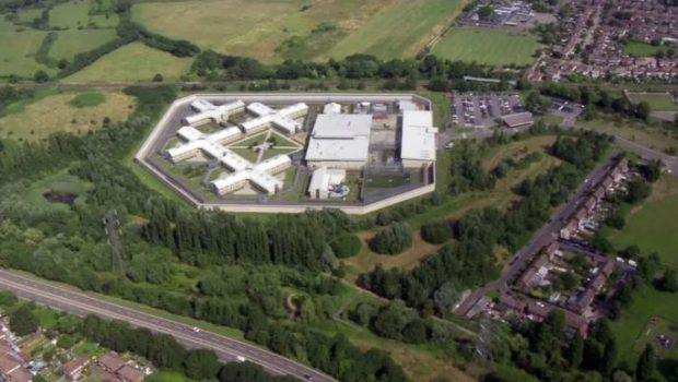 Μεγάλη Βρετανία: Κρατούμενες γέννησαν με χειροπέδες – Μηνύσεις στο υπουργείο Δικαιοσύνης