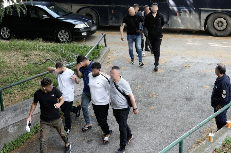 Θεσσαλονίκη: Στο αυτόφωρο για ναρκωτικά οι 5 Τούρκοι συλληφθέντες – Δεν προέκυψε εμπλοκή στους πυροβολισμούς