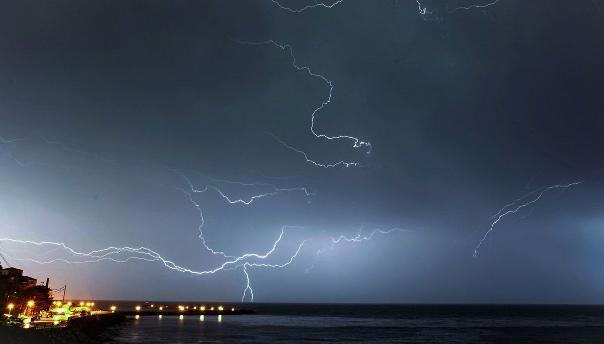 Νέο έκτακτο δελτίο καιρού από την ΕΜΥ: Σε ποιες περιοχές θα σημειωθούν καταιγίδες τις επόμενες ώρες