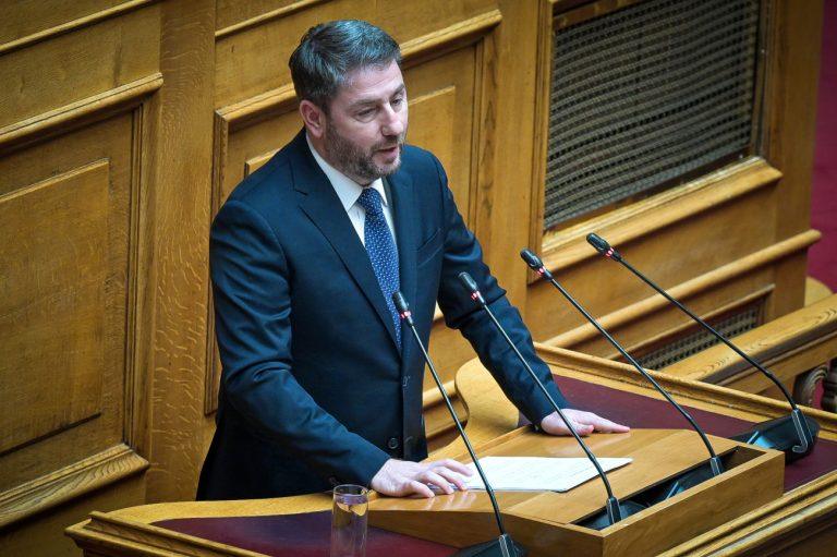 Ανδρουλάκης για Παγκόσμια Ημέρα Οικογένειας: Αποκαλυπτικά τα στοιχεία για το πώς αντιμετωπίζει η ΝΔ την οικογένεια