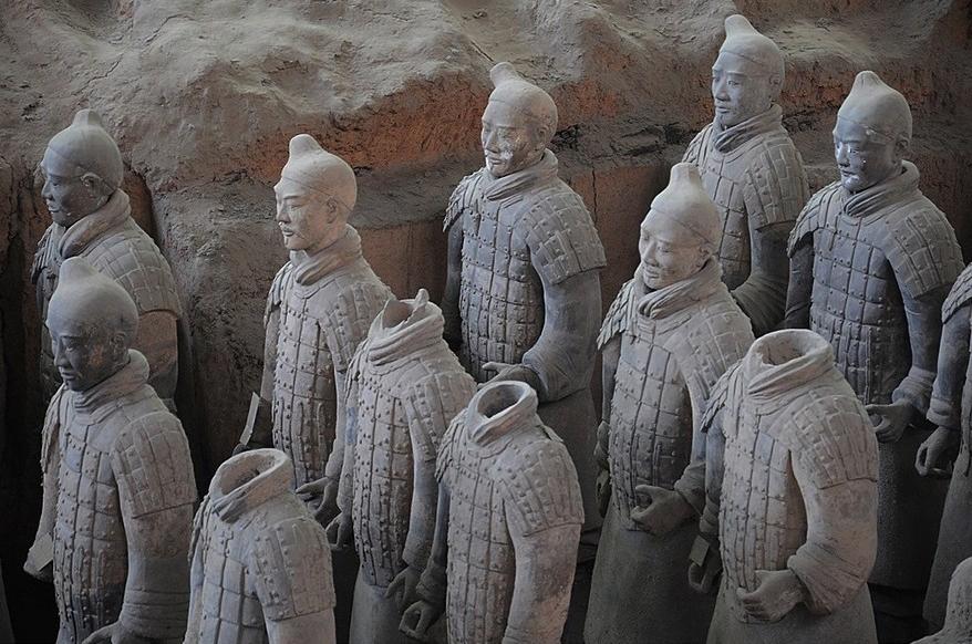 Κίνα: Τουρίστας κατέστρεψε δύο από τα αγάλματα του φημισμένου Πήλινου Στρατού