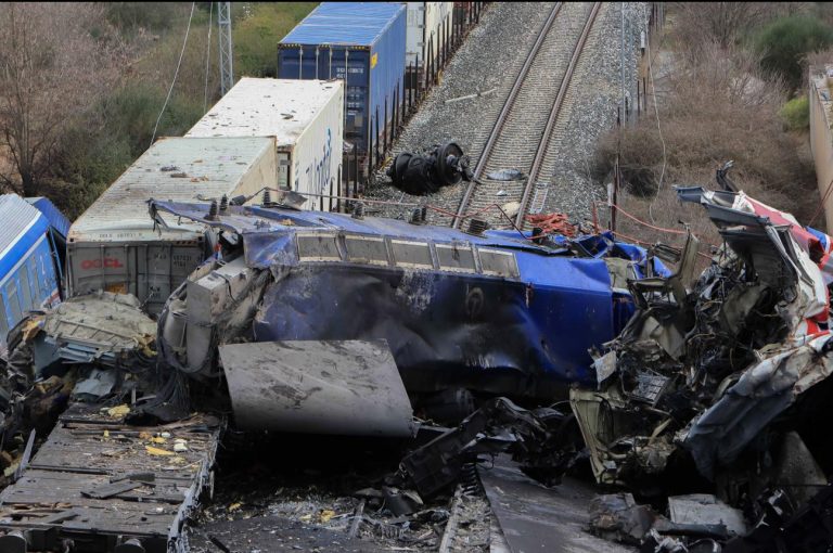 Τέμπη: Νέο θρίλερ με τα… χαμένα βίντεο της εμπορικής αμαξοστοιχίας