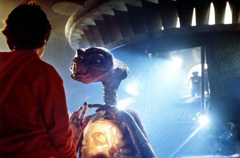 Ο Σπίλμπεργκ, η Ουάλας, και το Β σενάριο: Η αληθινή σχέση της Μέρι με τον E.T. ήταν σκανδαλώδης