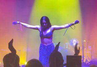 H Evangelia χορεύει το Ζεϊμπέκικο της Ευδοκίας στη συναυλία του… Eurovision star Baby Lasagna