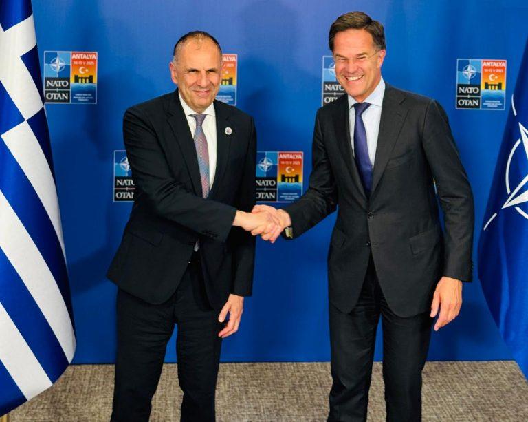 Οι αμυντικές δαπάνες, η Ουκρανία και το ΝΑΤΟ στη συνάντηση Γεραπετρίτη – Ρούτε