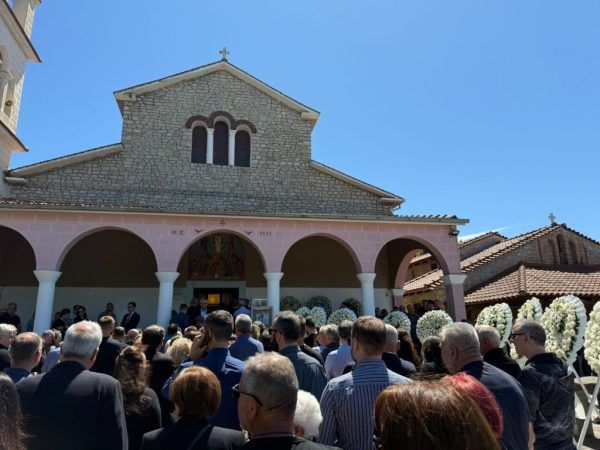 Θρήνος στην κηδεία του 30χρονου που πνίγηκε στη Λευκάδα