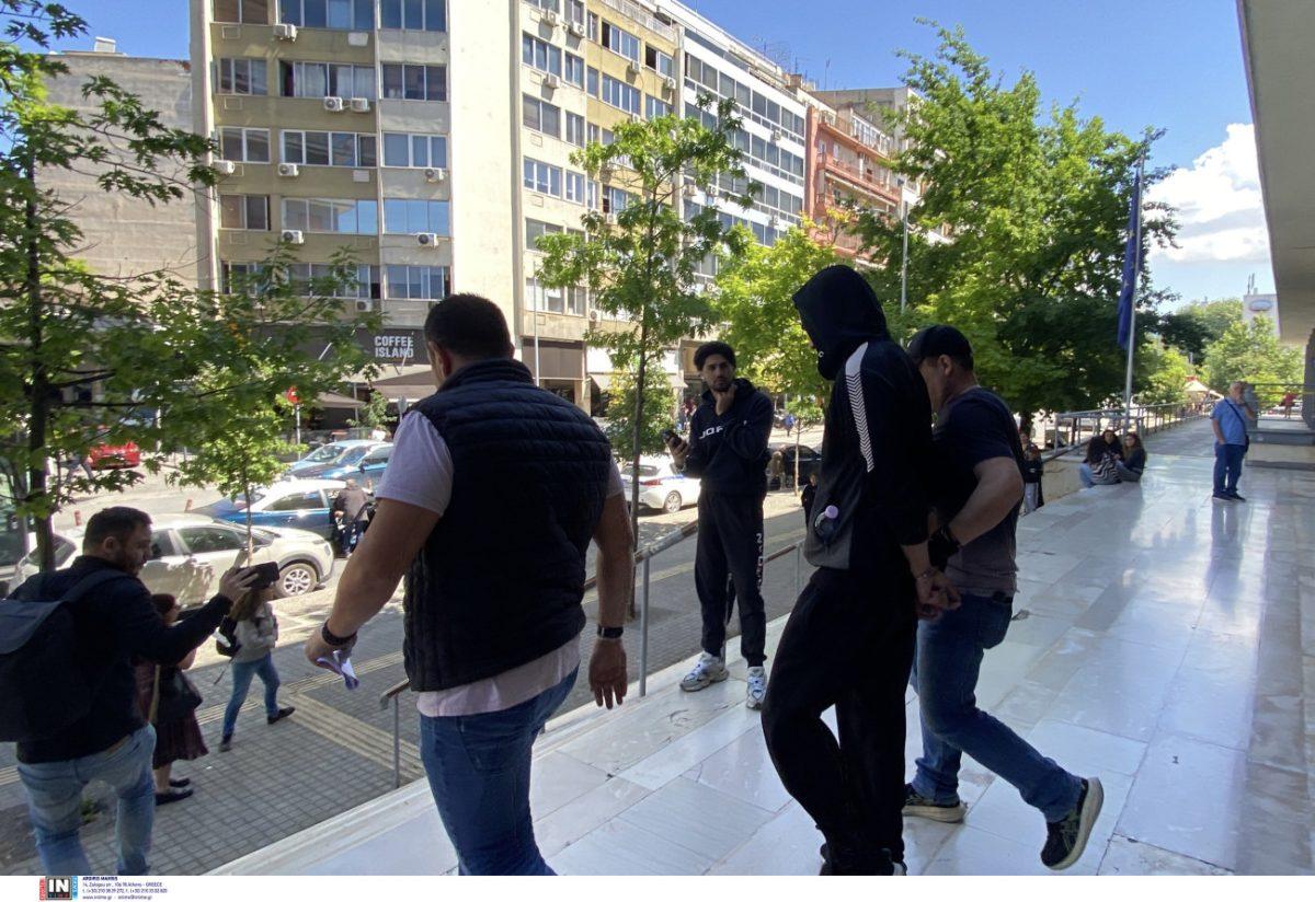 Θεσσαλονίκη: «Δεν ήξερα ότι μεταφέρω βόμβα», λέει ο 36χρονος για το σπίτι που νοίκιασε – Προθεσμία για να απολογηθεί