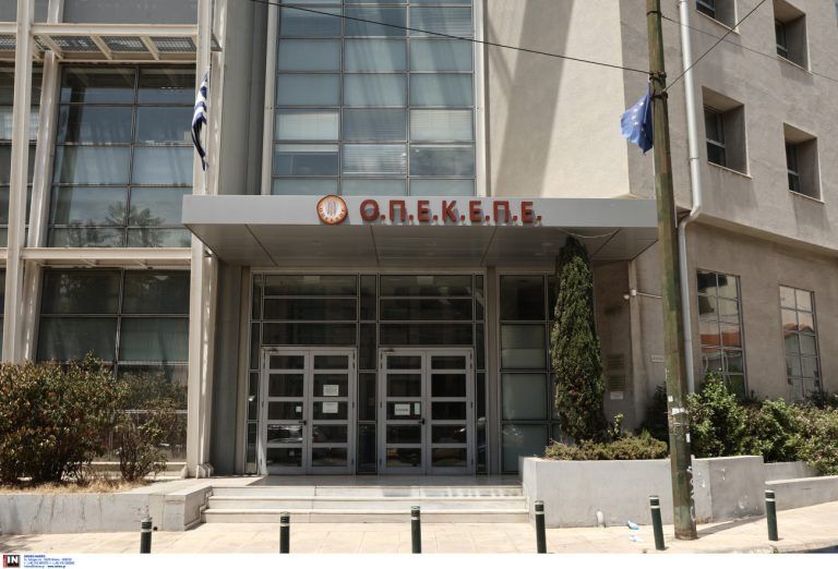ΟΠΕΚΕΠΕ: «Πάρτι διαφθοράς» λένε ΠΑΣΟΚ και ΣΥΡΙΖΑ – Τι απαντά η ΝΔ