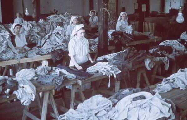 Μέσα στον οίκο μόδας των ναζί: Όταν Εβραίοι έραβαν ρούχα πολυτελείας από τα υφάσματα των θυμάτων του Ολοκαυτώματος