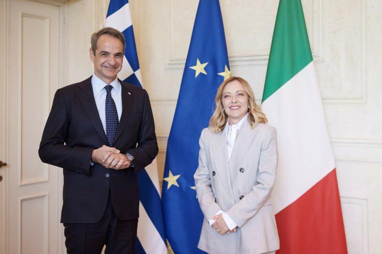 Πανηγυρίζουν που θα ρίξει η Hellenic Train τα μισά λεφτά μπροστά σε μάνες που δεν άκουσαν την Κυριακή Χρόνια Πολλά