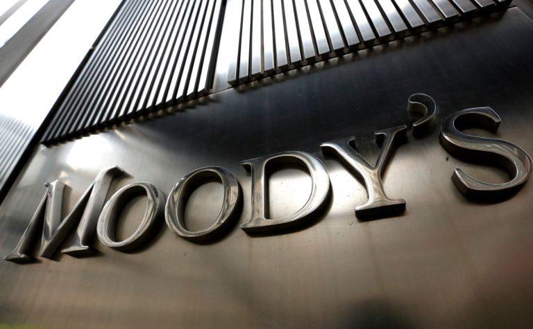 ΗΠΑ: Ο οίκος αξιολόγησης Moody’s υποβάθμισε το αμερικανικό αξιόχρεο σε Aa1