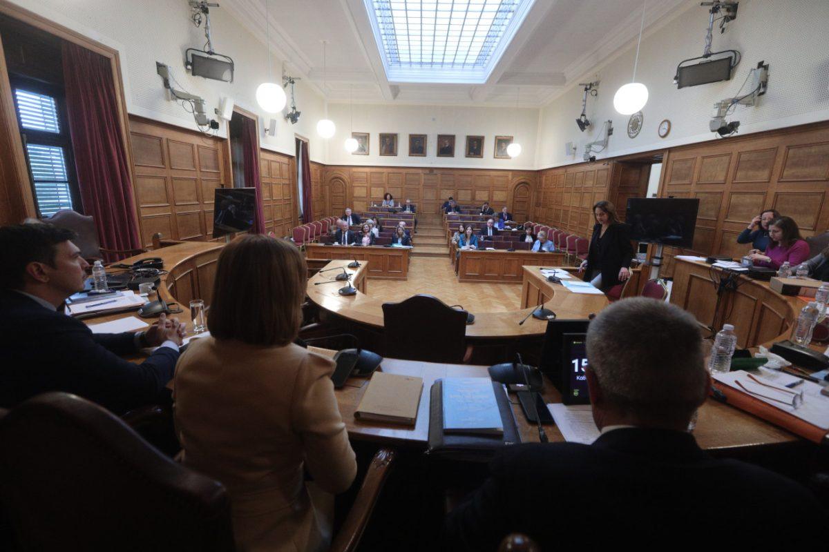 Τέμπη: Ασκήσεις ισορροπίας πάνω από τη δικογραφία