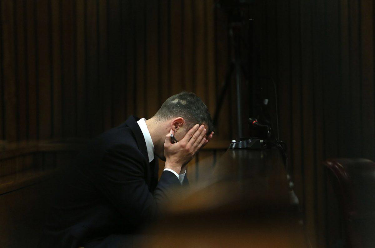 Έπιασε τη μέλλουσα σύζυγό του στο κρεβάτι με τον κολλητό του και εκείνη τον κατηγόρησε για απόπειρα βιασμού