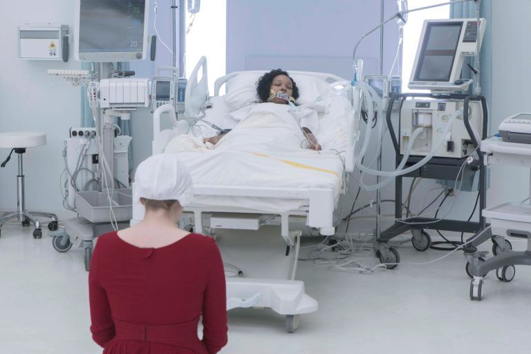 Σώματα γυναικών ή ιδιοκτησία του κράτους: Νόμος των ΗΠΑ κατά των αμβλώσεων κρατά εγκεφαλικά νεκρή έγκυο στη ζωή