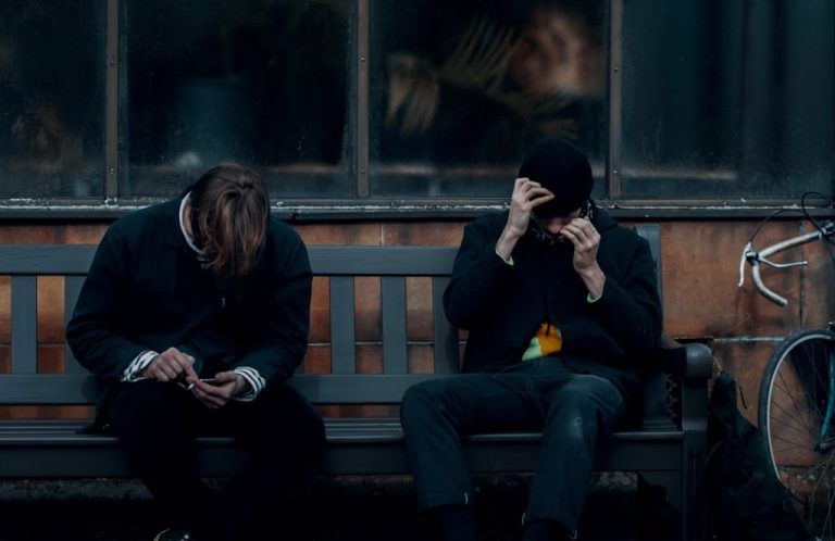 Ευρώπη: Φθίνουσα η ψυχολογία των εφήβων σε πολλές χώρες – Μεγάλο το χάσμα μεταξύ αγοριών και κοριτσιών