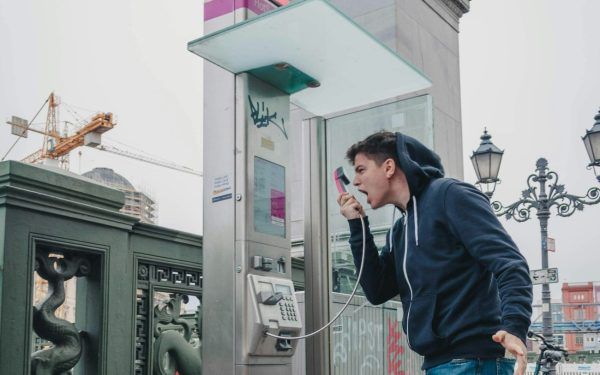 Μου σπάει τα νεύρα: Γιατί δεν αντέχουμε ορισμένους ανθρώπους;