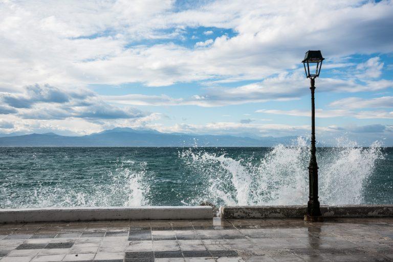 Κακοκαιρία INES: Φτάνει στην Ελλάδα με μέγιστες ριπές ανέμου που θα ξεπεράσουν τα 90 km/h
