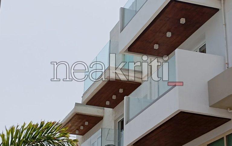 Κρήτη: Σε κρίσιμη κατάσταση ο Βρετανός τουρίστας που χτύπησε στο κεφάλι από πτώση τζαμαρίας