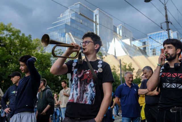 Σερβία: Διαδηλώσεις φοιτητών με αίτημα τη διεξαγωγή πρόωρων βουλευτικών εκλογών