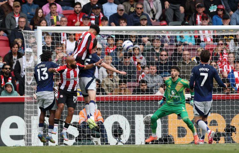 Η Μπρέντφορντ νίκησε τη Γιουνάιτεντ σε απίθανη ματσάρα (4-3), ισοπαλίες σε Λονδίνο και Μπράιτον