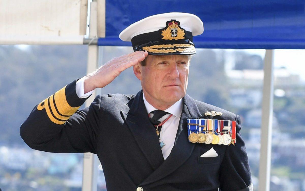 Ηνωμένο Βασίλειο: Ο επικεφαλής του Ναυτικού τέθηκε σε διαθεσιμότητα λόγω έρευνας για πιθανή σχέση με συνάδελφο