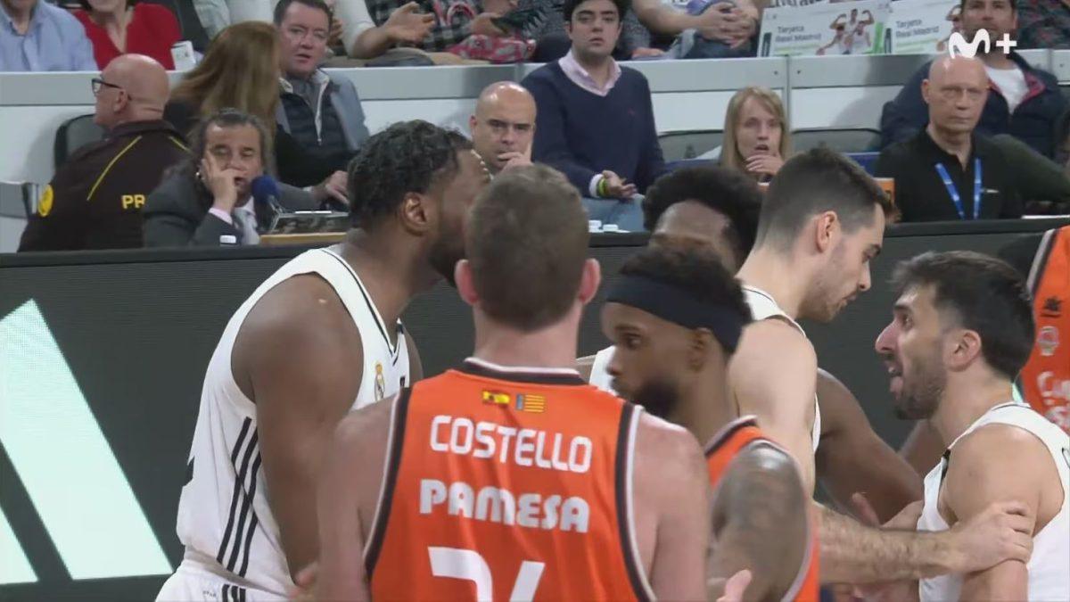 Ο αποκλεισμός από τον Ολυμπιακό «βάρυνε» το κλίμα στη Ρεάλ – Αρπάχτηκαν την ώρα αγώνα Καμπάτσο και Φερνάντο