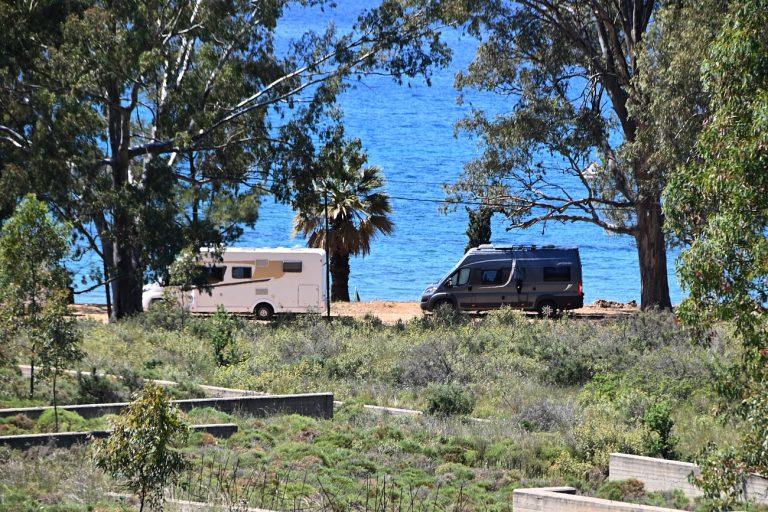 Αυτοκινούμενα: Ένα βήμα πίσω από το υπουργείο τουρισμού μετά το σάλο για τις απαγορεύσεις