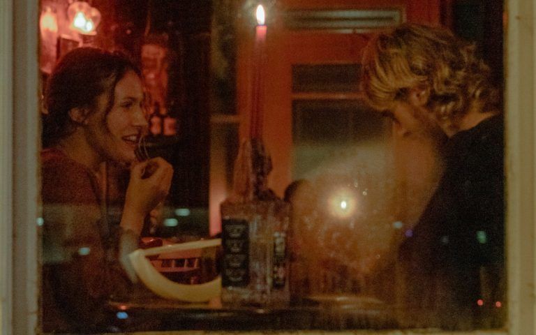 Το άγχος του φλερτ: Γιατί κοκκινίζουμε όταν μας αρέσει κάποιος;