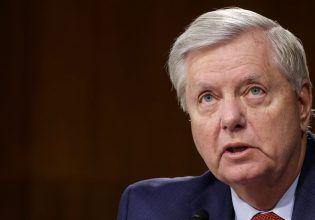 Τι θα συμβεί εάν οι ΗΠΑ επιβάλουν δασμούς 500% σε όποια χώρα συνεργάζεται με Ρωσία