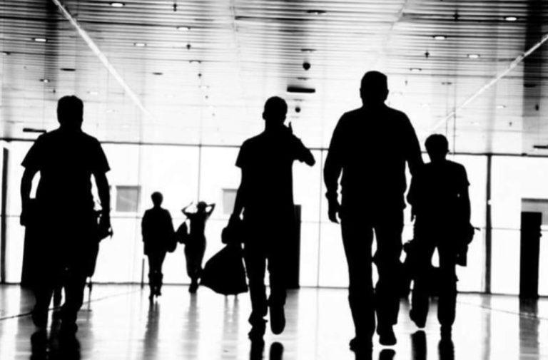 Οι μισοί εργαζόμενοι στην Ελλάδα δουλεύουν επιπλέον ώρες χωρίς έξτρα αμοιβή