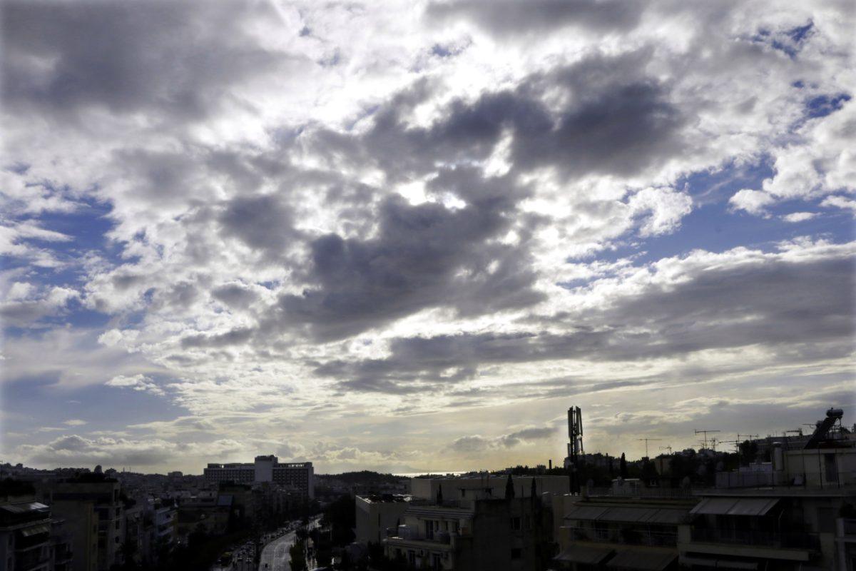 Καιρός: Τοπικές βροχές και καταιγίδες σήμερα –  Πότε θα εκδηλωθούν στην Αττική