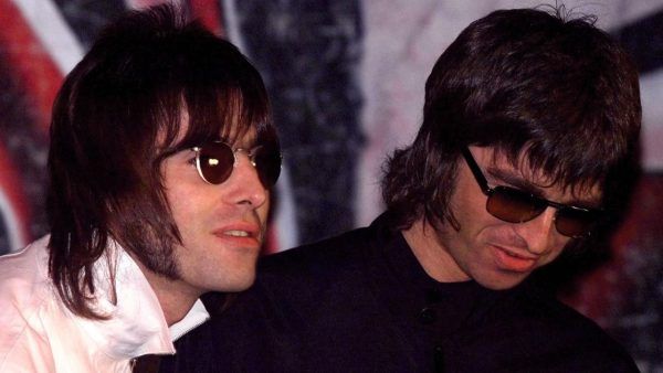 Καβγάδες, μπιζέλια και μεθύσια – Η αληθινή ιστορία πίσω από τη διάλυση των Oasis