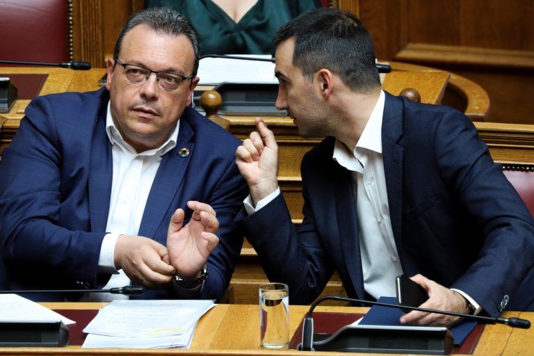 Απέχει η Νέα Αριστερά από την ψηφοφορία για προανακριτική Καραμανλή – Δεν υπογράφει την πρόταση ΣΥΡΙΖΑ