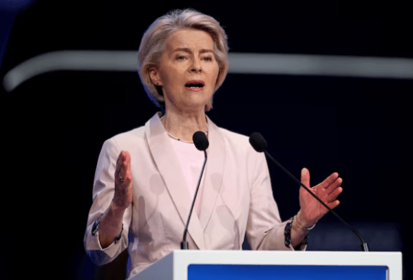 Ούρσουλα φον ντερ Λάιεν: Νέες κυρώσεις στη Ρωσία ετοιμάζει η ΕΕ