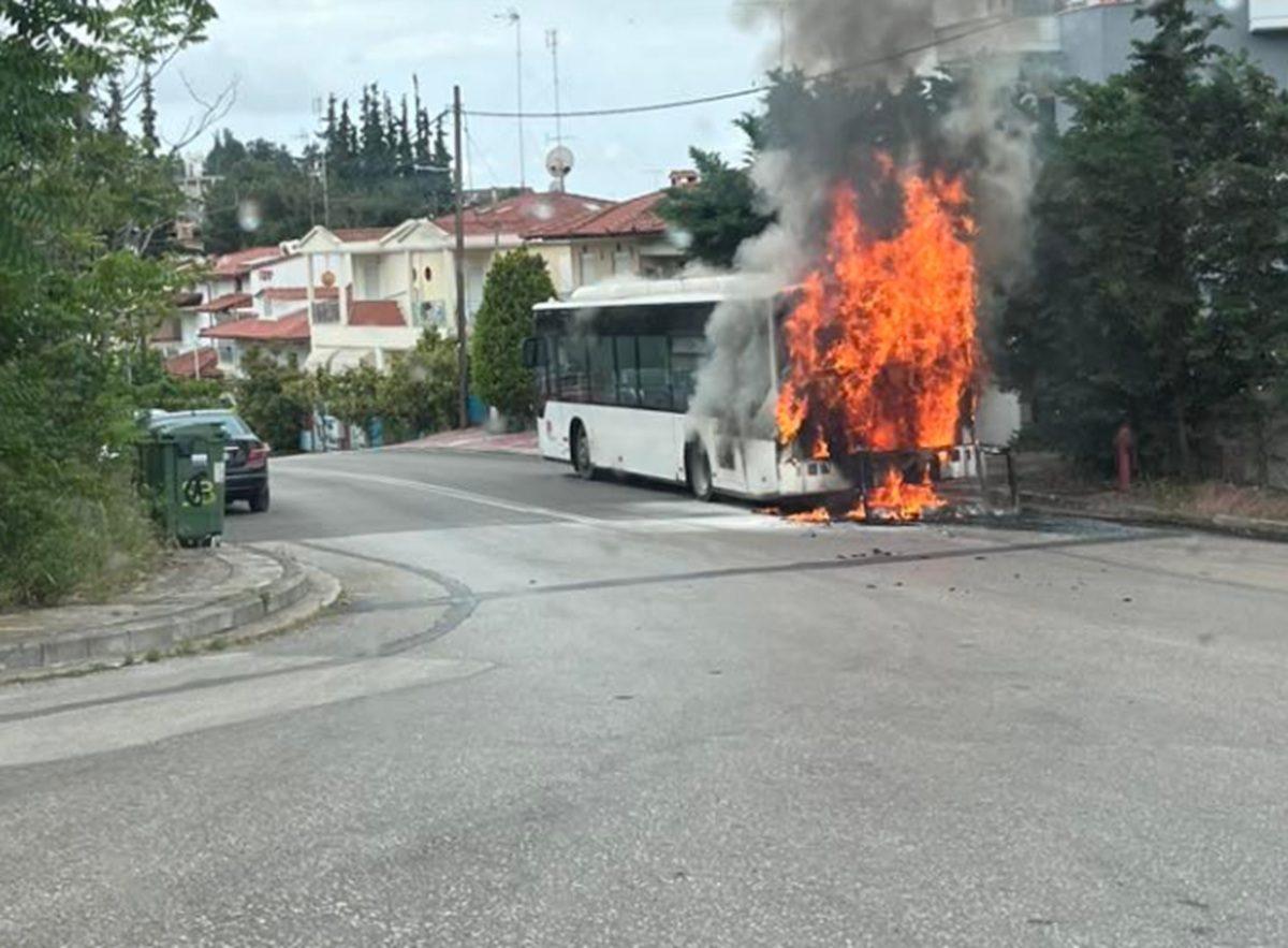 Θεσσαλονίκη: Φωτιά ξέσπασε σε αστικό λεωφορείο στο Πανόραμα