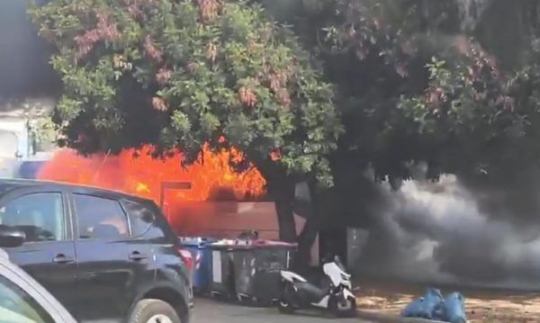 Χαϊδάρι: Φωτιά σε λεωφορείο στη Λ. Αθηνών – Κάηκε ολοσχερώς