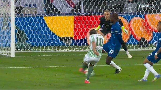 Άνοιξε το σκορ η Μπέτις στον τελικό του Conference League (1-0, vid)