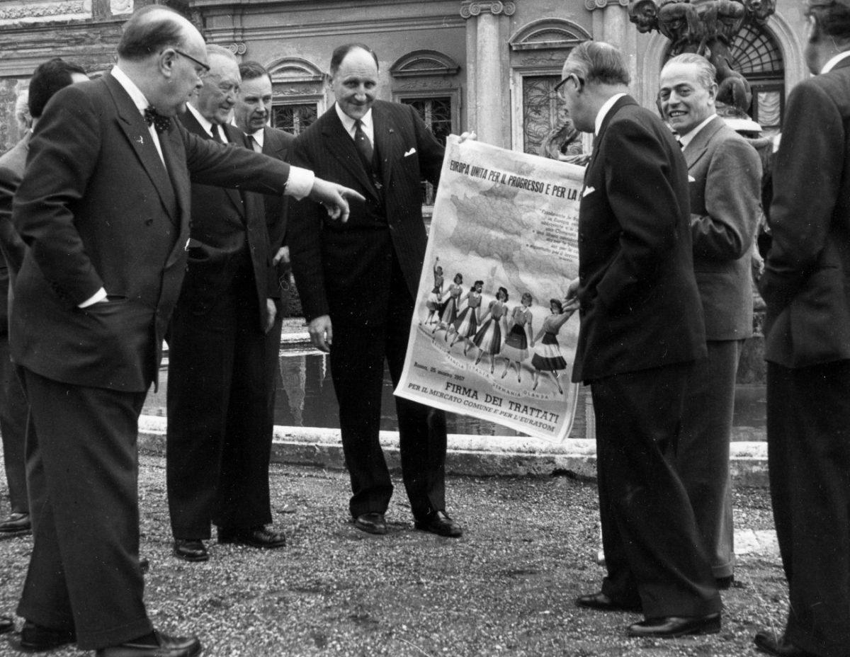 Ανείπωτες σκοτεινές στιγμές της ημέρας της Ευρώπης: Εκβιασμοί και παρασκήνιο για να ιδρυθεί η ΕΟΚ