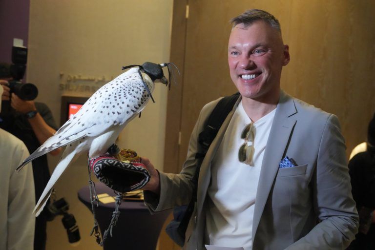 Τo in στην υποδοχή της Φενέρμπαχτσε στο Άμπου Ντάμπι (vids)