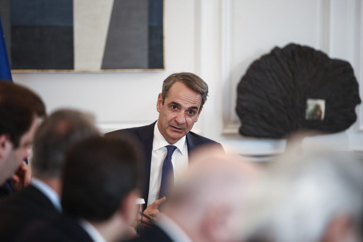 Μαξίμου: Αντεπίθεση με 3+3 κινήσεις από την κυβέρνηση