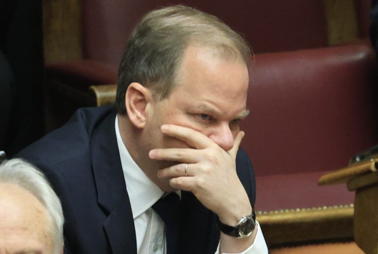 Κατατέθηκε η πρόταση: Για πλημμεληματικές πράξεις του Καραμανλή ζητάει η ΝΔ τη συγκρότηση προανακριτικής