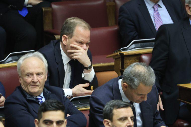 Τέμπη: Μετωπική σύγκρουση στη Βουλή – Τα «στρατόπεδα» για την προανακριτική