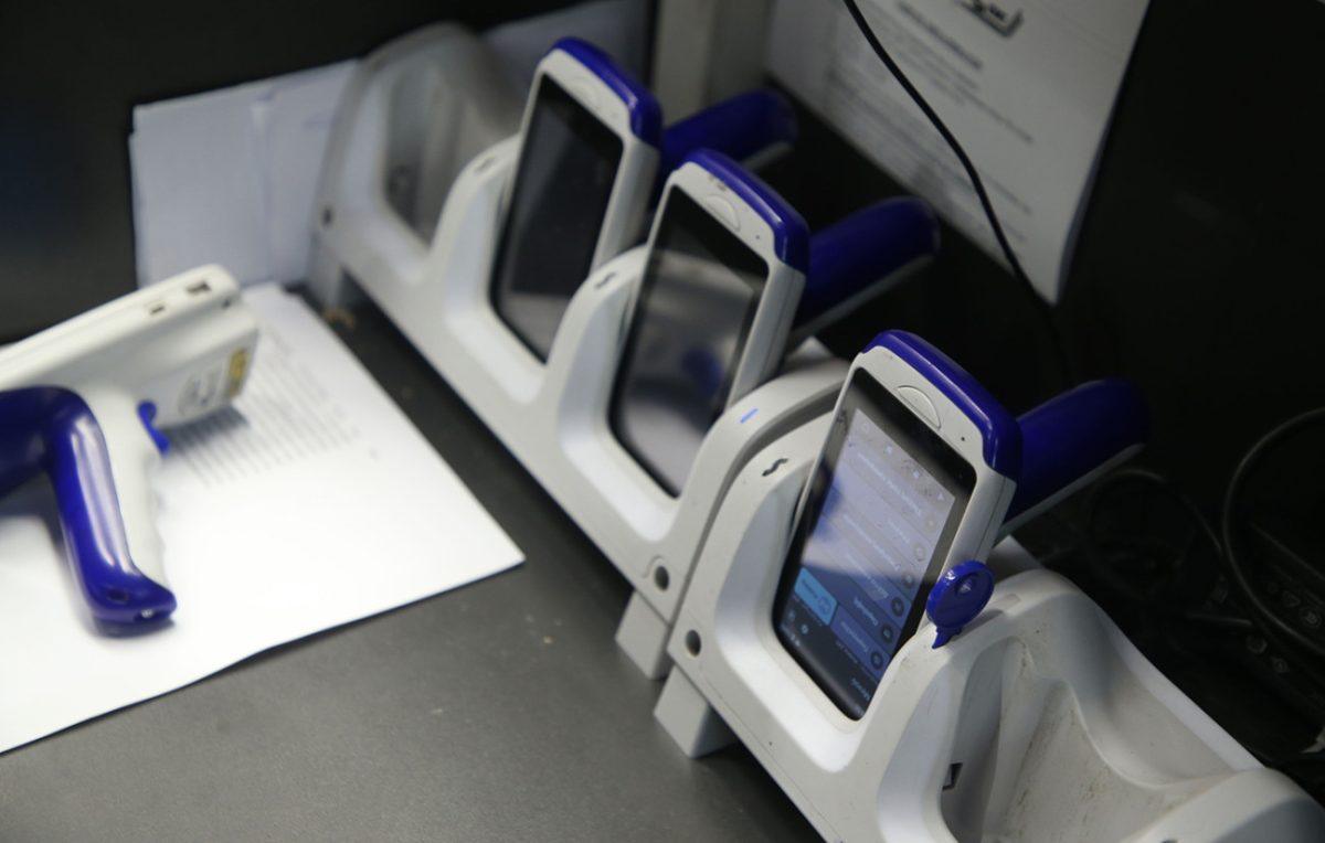 Δουλειά σκλαβιά για τους πολλούς, success story για τους λίγους εκλεκτούς, πλησιάζει η λήξη βάρδιας για τους άριστους επιτελικούς