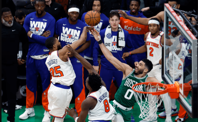 Οι Νικς γύρισαν ξανά από το -20 και έκαναν το 2-0 στη Βοστώνη (vids)